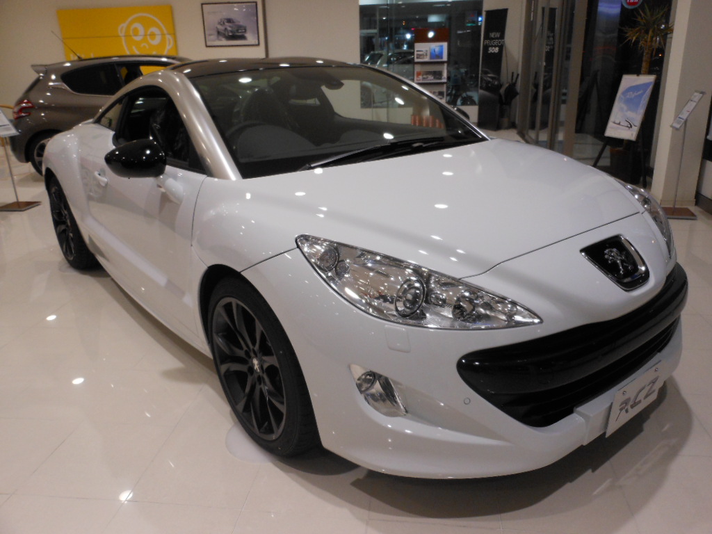 ２０８とRCZオニキスが・・・